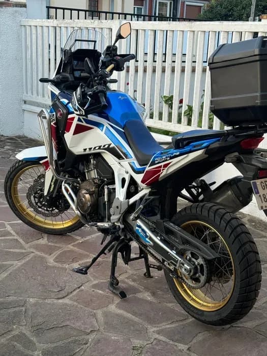 Imagine 1/4: Motocicletă Honda Africa Twin Adventure Sport | Honda Africa Twin | Preț: 17.500 EUR | Locație: Hunedoara, Hunedoara Motocicletă Honda Africa Twin Adventure Sport - Honda - Africa Twin - anul 2023 - Hunedoara, Hunedoara - 17.500 EUR - imagine 1 din 4 - motocicletă second hand
