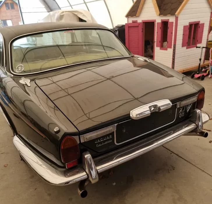 Imagine 1/8: Vand Jaguar v12 1978 piesa rara | Jaguar XJ | Preț: 5.500 EUR | Locație: Brașov, Brașov Vand Jaguar v12 1978 piesa rara - Jaguar - XJ - anul 1978 - Brașov, Brașov - 5.500 EUR - imagine 1 din 8 - mașină second hand