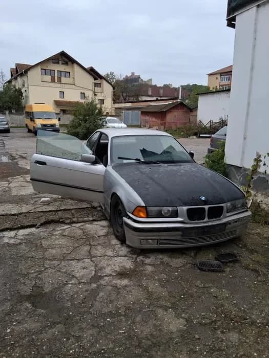 Imagine 1/8: Vand,schimb bmw e36 | BMW 3 Series | Preț: 900 EUR | Locație: Satu Mare, Satu Mare Vand,schimb bmw e36 - BMW - 3 Series - anul 1995 - Satu Mare, Satu Mare - 900 EUR - imagine 1 din 8 - mașină second hand