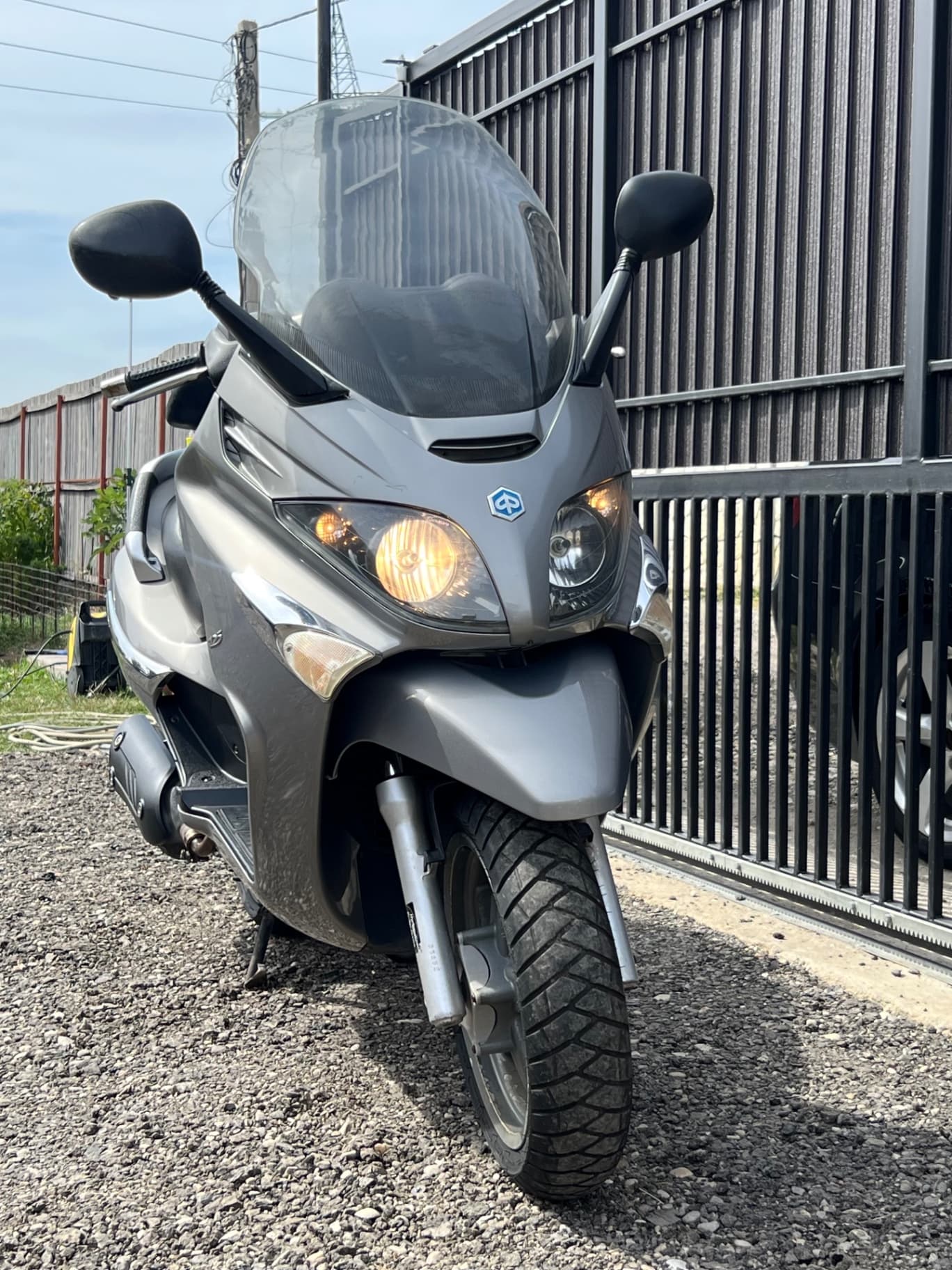 Imagine 1/11: PIAGGIO X-evo 125 cc | Piaggio | Preț: 2.100 EUR | Locație: Pitești, Argeș PIAGGIO X-evo 125 cc - Piaggio - anul 2011 - Pitești, Argeș - 2.100 EUR - imagine 1 din 11 - motocicletă second hand