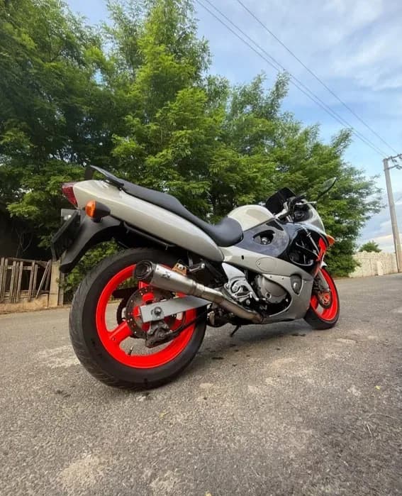 Imagine 1/7: Vand/Schimb Suzuki GSXF Katana 750 | Suzuki | Preț: 2.498 EUR | Locație: Sector 2, București Vand/Schimb Suzuki GSXF Katana 750 - Suzuki - anul 2000 - Sector 2, București - 2.498 EUR - imagine 1 din 7 - motocicletă second hand