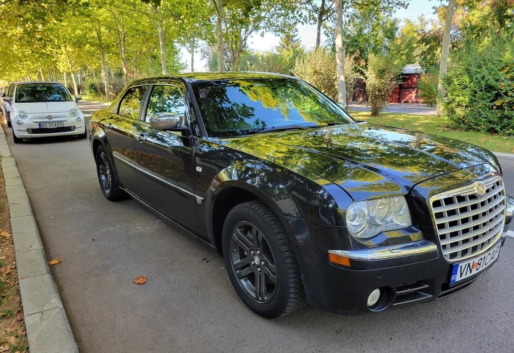 Imagine 1/4: Chrysler 300C 3.0L CRD V6 Aut | Chrysler 300C | Preț: 3.499 EUR | Locație: Sector 1, București Chrysler 300C 3.0L CRD V6 Aut - Chrysler - 300C - anul 2006 - Sector 1, București - 3.499 EUR - imagine 1 din 4 - mașină second hand