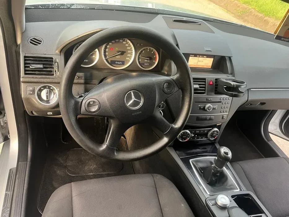 Imagine 1/7: Mercedes Vand/ schimb | Mercedes-Benz C-Class | Preț: 3.950 EUR | Locație: Constanța, Constanța Mercedes Vand/ schimb - Mercedes-Benz - C-Class - anul 2011 - Constanța, Constanța - 3.950 EUR - imagine 1 din 7 - mașină second hand