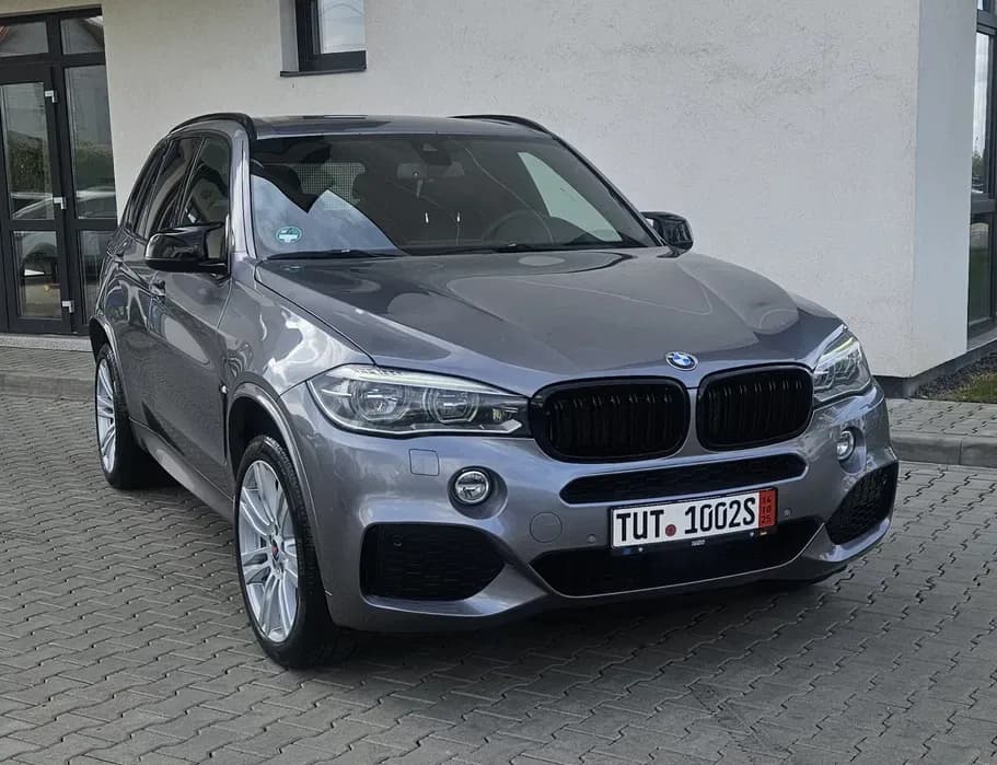 Vand sau schimb Bmw X5 M50d X-drive 2015 | Preț: 22.500 EUR | Locație: Sibiu, Sibiu Vand sau schimb Bmw X5 M50d X-drive 2015 - Sibiu, Sibiu - 22.500 EUR - mașină second hand