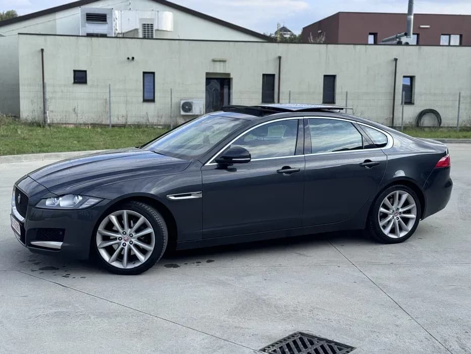 Imagine 1/8: Vand/Schimb Jaguar XF/4x4/Trapa/Line Assist | Jaguar XF | Preț: 14.250 EUR | Locație: Pitești, Argeș Vand/Schimb Jaguar XF/4x4/Trapa/Line Assist - Jaguar - XF - anul 2017 - Pitești, Argeș - 14.250 EUR - imagine 1 din 8 - mașină second hand